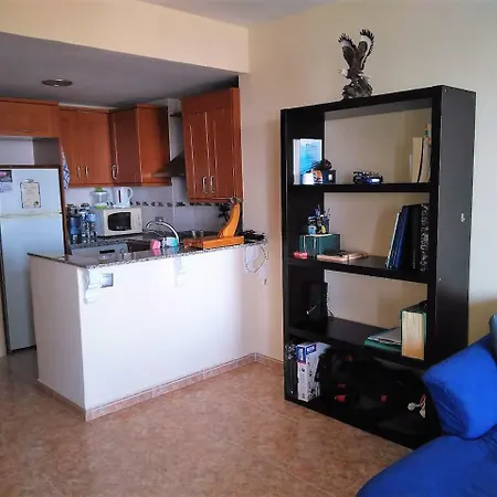 Apartamento Cerca De La Playa Y Bien Comunicado *