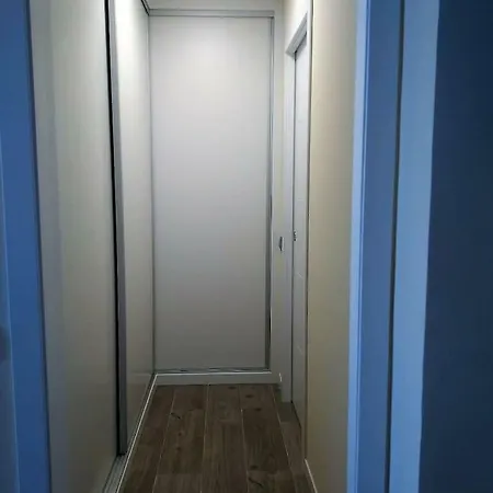 Apartamento Cerca De La Playa Y Bien Comunicado *