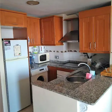 Apartamento Cerca De La Playa Y Bien Comunicado *