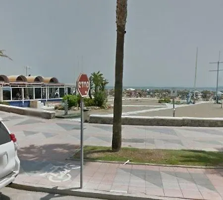 Apartamento Cerca De La Playa Y Bien Comunicado *
